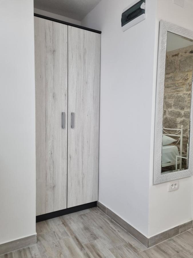 Studio Apartment Rosalie สปลิท ภายนอก รูปภาพ