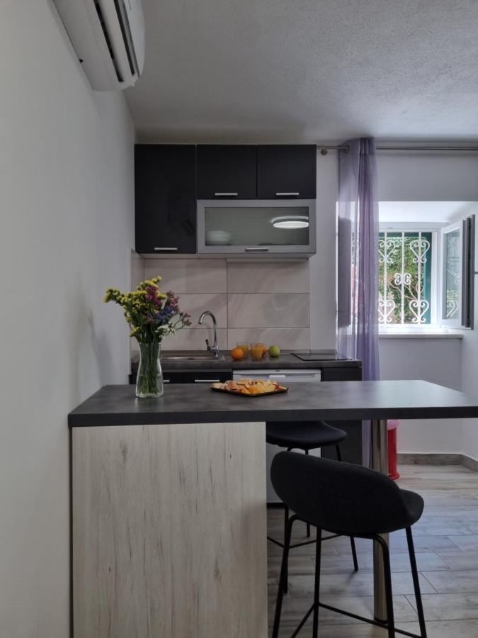 Studio Apartment Rosalie สปลิท ภายนอก รูปภาพ