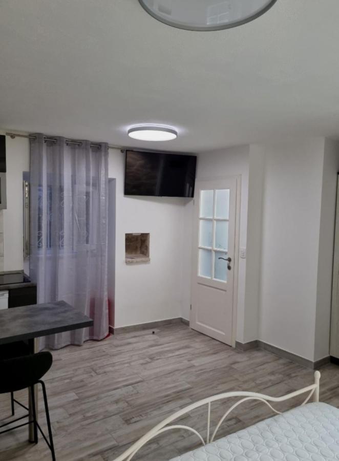 Studio Apartment Rosalie สปลิท ภายนอก รูปภาพ