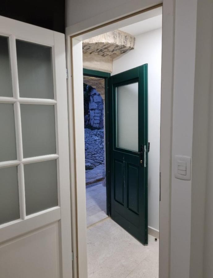 Studio Apartment Rosalie สปลิท ภายนอก รูปภาพ