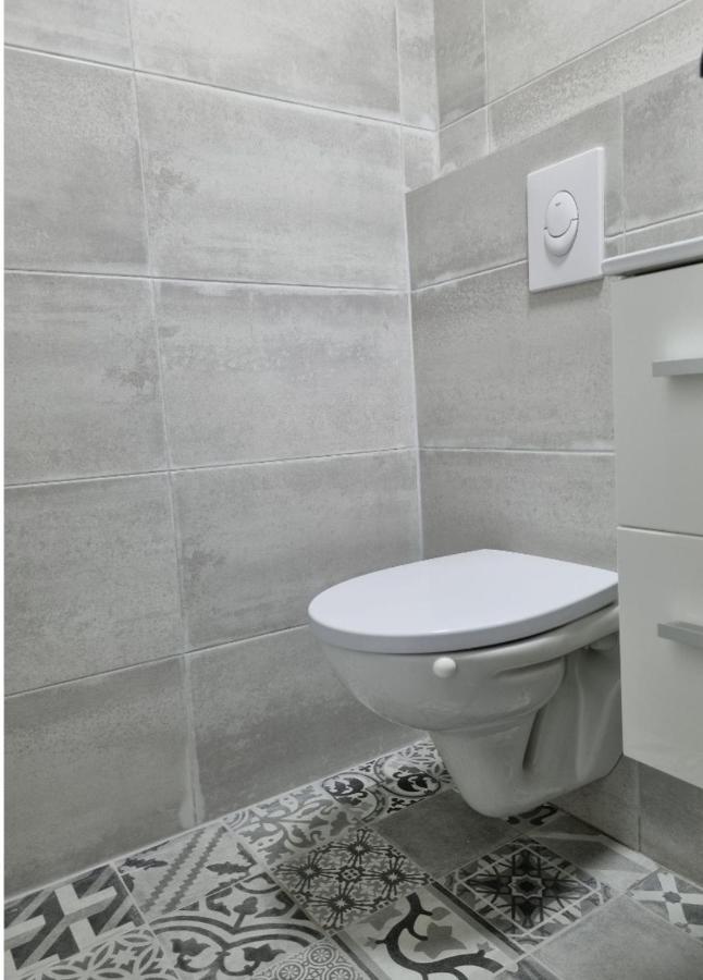 Studio Apartment Rosalie สปลิท ภายนอก รูปภาพ