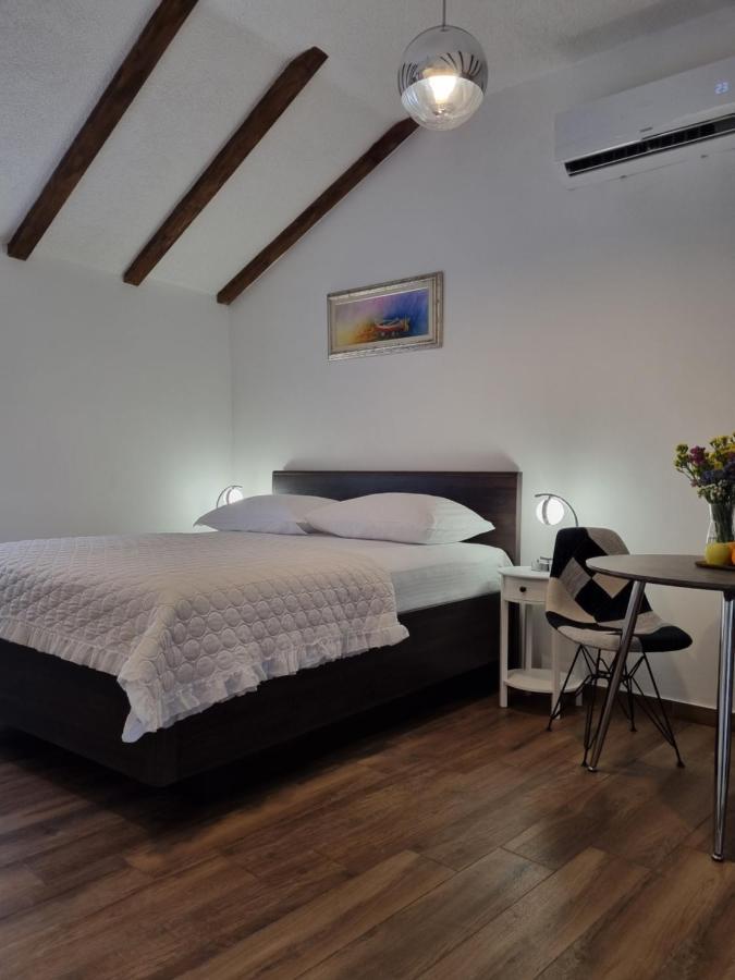 Studio Apartment Rosalie สปลิท ภายนอก รูปภาพ