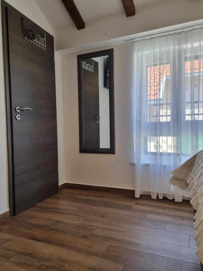 Studio Apartment Rosalie สปลิท ภายนอก รูปภาพ