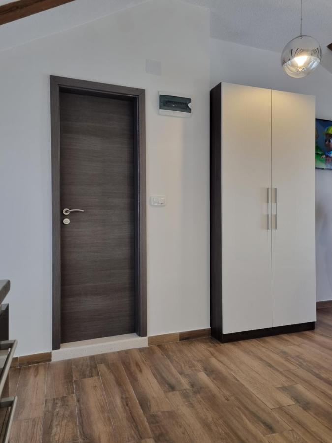 Studio Apartment Rosalie สปลิท ภายนอก รูปภาพ