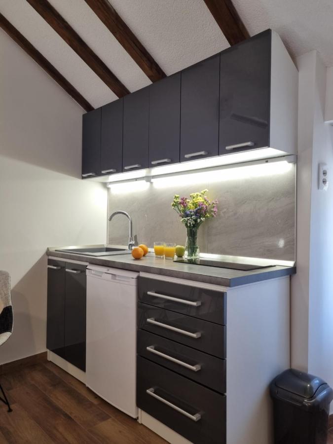 Studio Apartment Rosalie สปลิท ภายนอก รูปภาพ