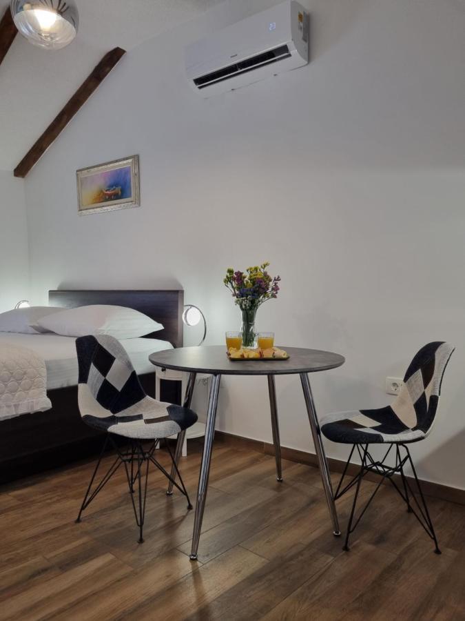 Studio Apartment Rosalie สปลิท ภายนอก รูปภาพ