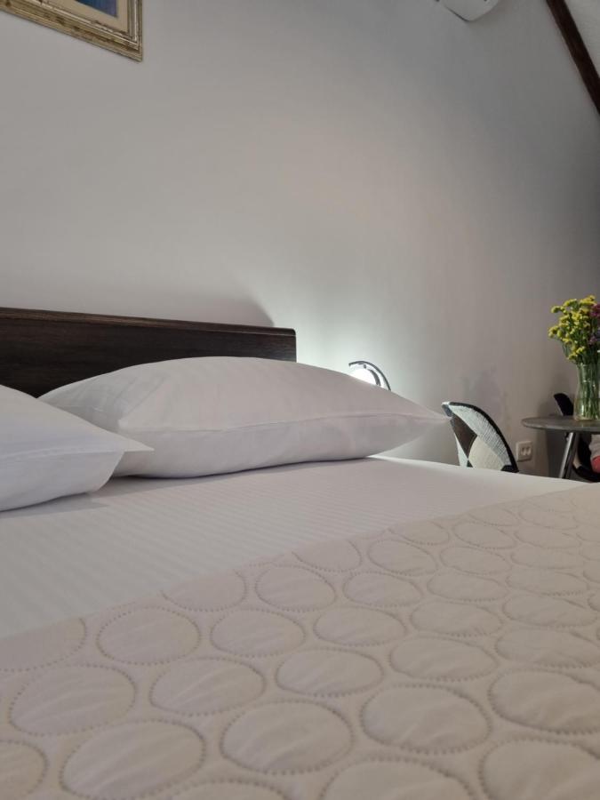 Studio Apartment Rosalie สปลิท ภายนอก รูปภาพ