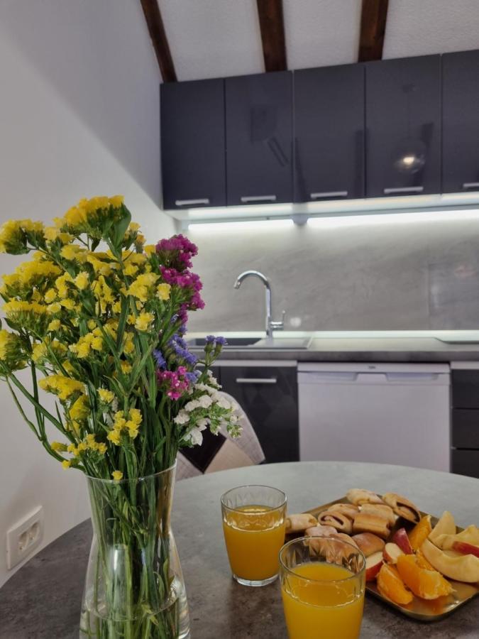 Studio Apartment Rosalie สปลิท ภายนอก รูปภาพ