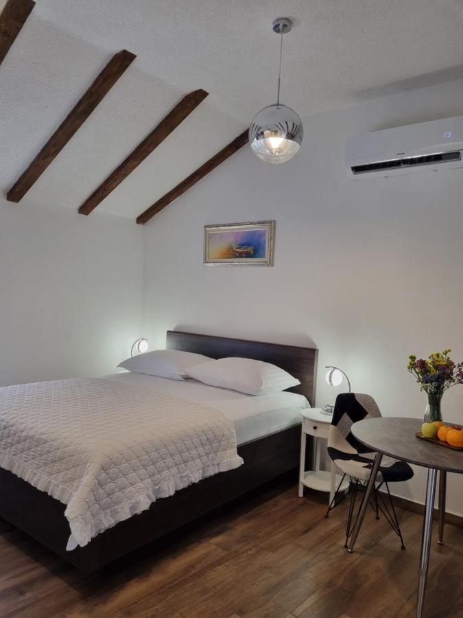 Studio Apartment Rosalie สปลิท ภายนอก รูปภาพ